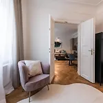 Apartman Luxury Design In Center