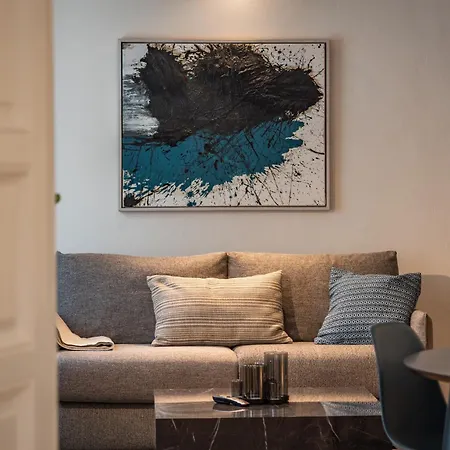 Luxury Design In Center Apartment