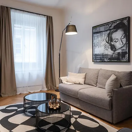 Luxury Design In Center Apartment