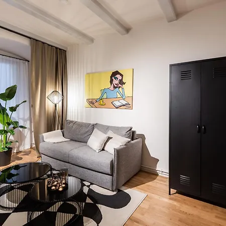 Luxury Design In Center Apartment